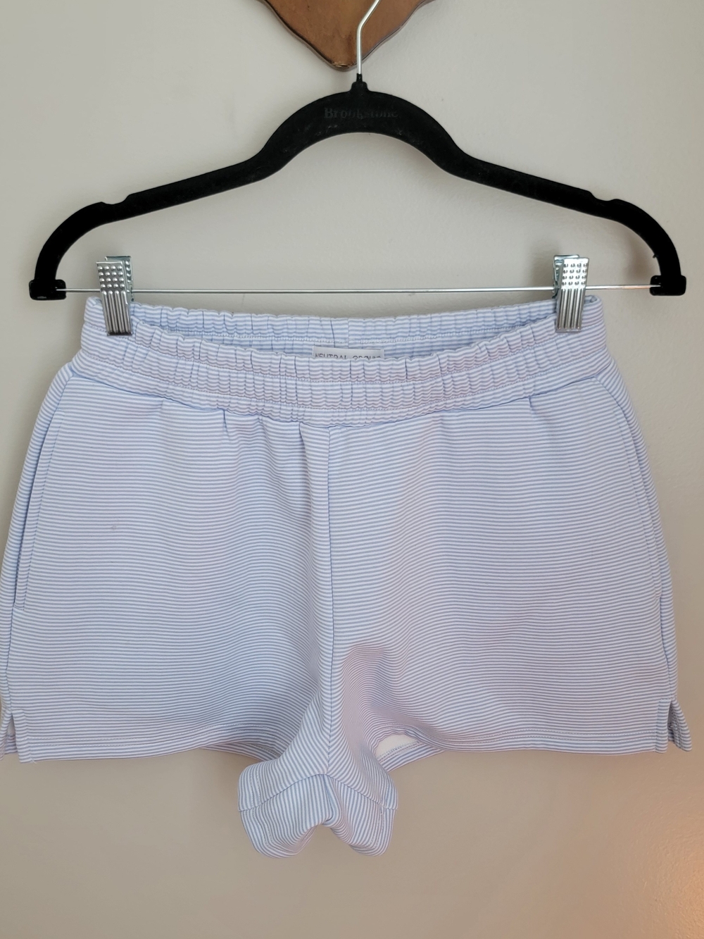 Light Blue Neutral Ground Striped Women’s Elastic Waist Shorts Size S